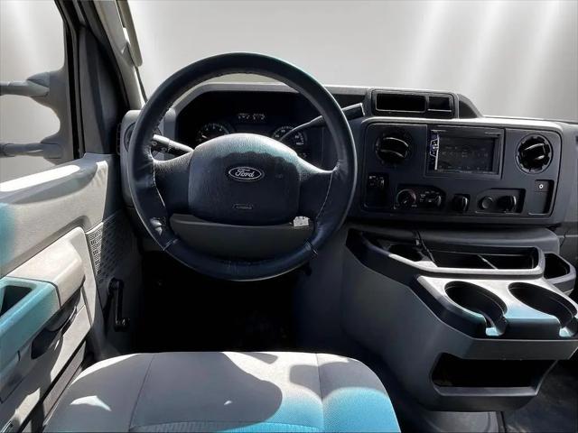 2016 Ford E-350 Cutaway E-350