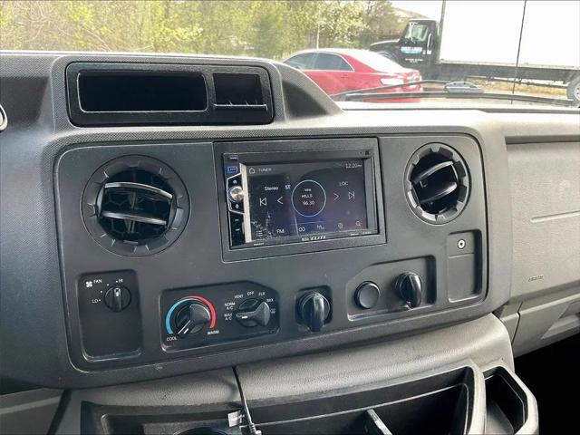 2016 Ford E-350 Cutaway E-350