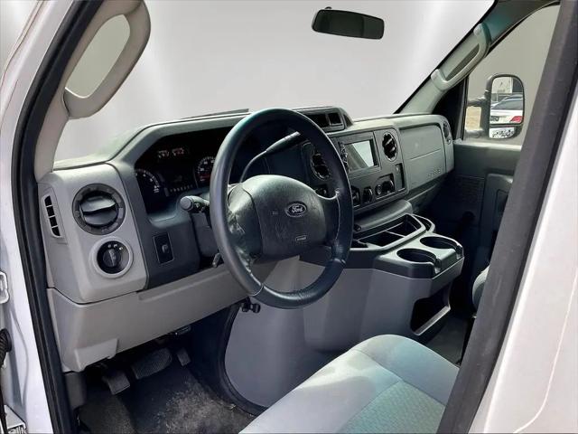 2016 Ford E-350 Cutaway E-350