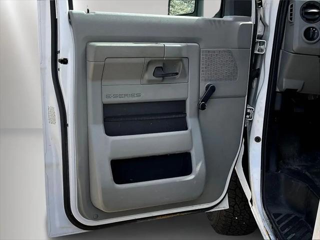 2016 Ford E-350 Cutaway E-350