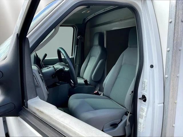 2016 Ford E-350 Cutaway E-350