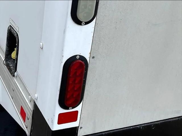 2016 Ford E-350 Cutaway E-350