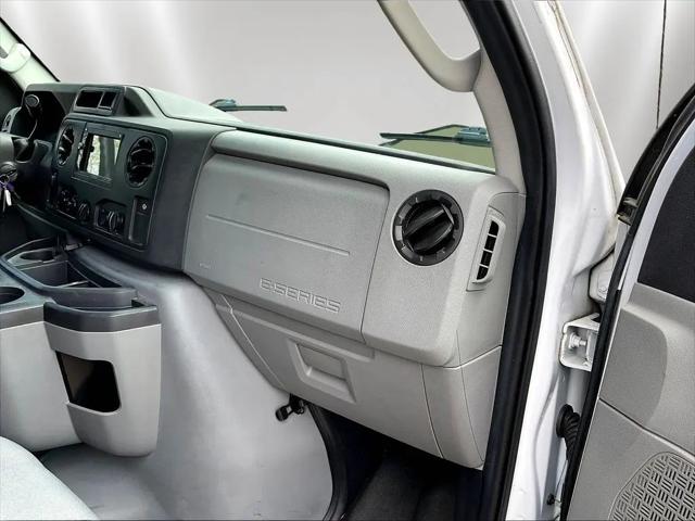 2016 Ford E-350 Cutaway E-350