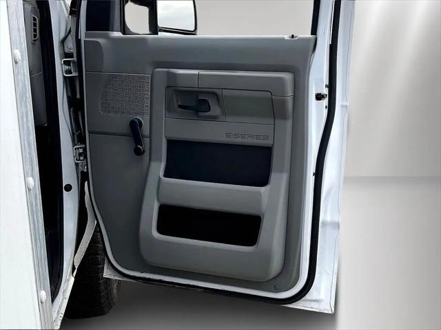 2016 Ford E-350 Cutaway E-350