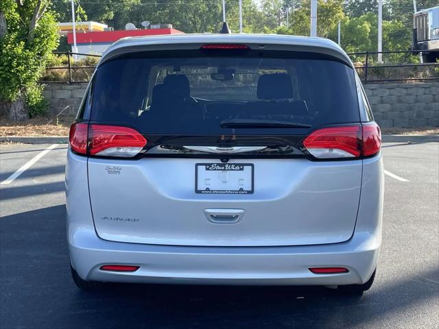 2024 Chrysler Voyager LX