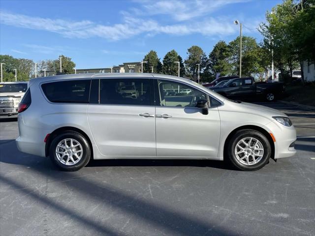 2024 Chrysler Voyager LX