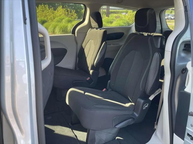 2024 Chrysler Voyager LX