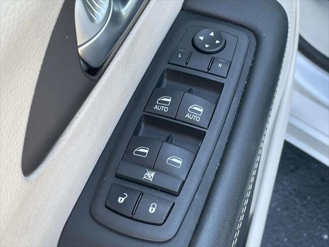 2024 Chrysler Voyager LX