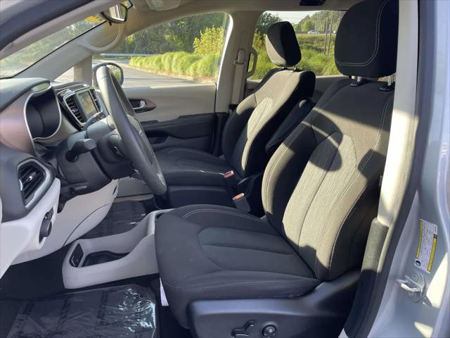 2024 Chrysler Voyager LX
