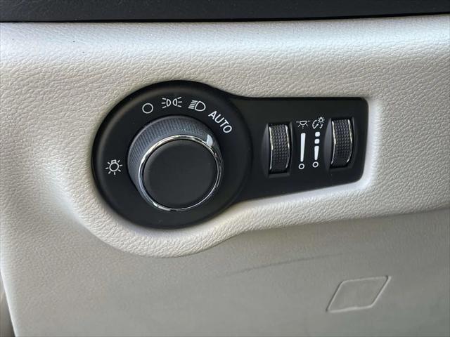 2024 Chrysler Voyager LX