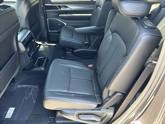 2026 Jeep Grand Wagoneer 4x2