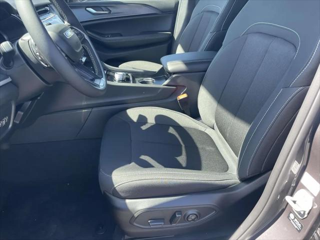 2026 Jeep Grand Cherokee L Laredo 4x2