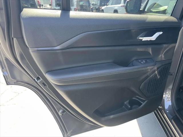 2026 Jeep Grand Cherokee L Laredo 4x2