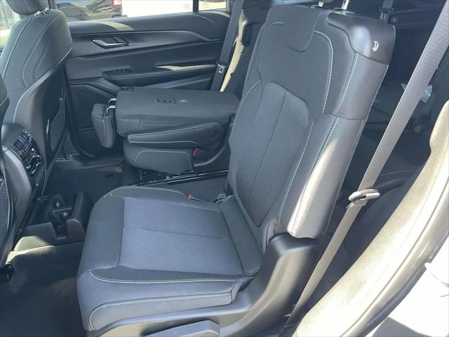 2026 Jeep Grand Cherokee L Laredo 4x2