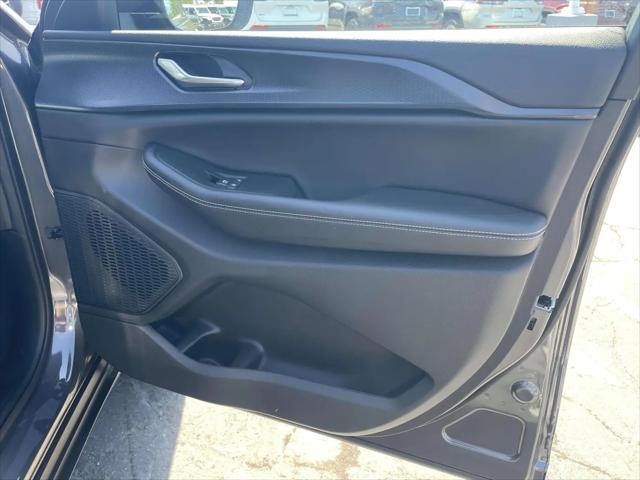 2026 Jeep Grand Cherokee L Laredo 4x2