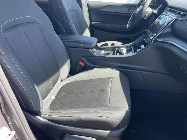 2026 Jeep Grand Cherokee L Laredo 4x2