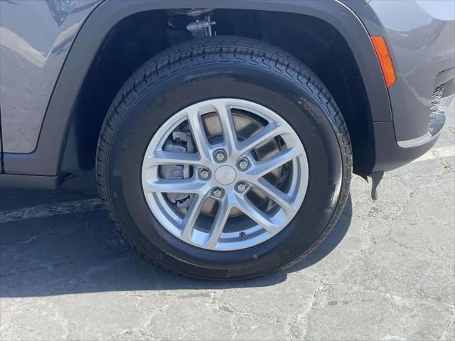 2026 Jeep Grand Cherokee L Laredo 4x2