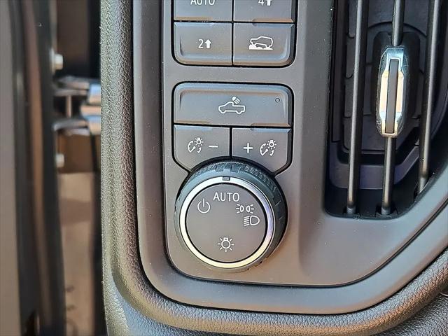 2020 Chevrolet Silverado 1500 4WD Double Cab Standard Bed Custom