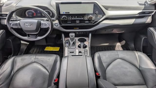 2023 Toyota Highlander Platinum