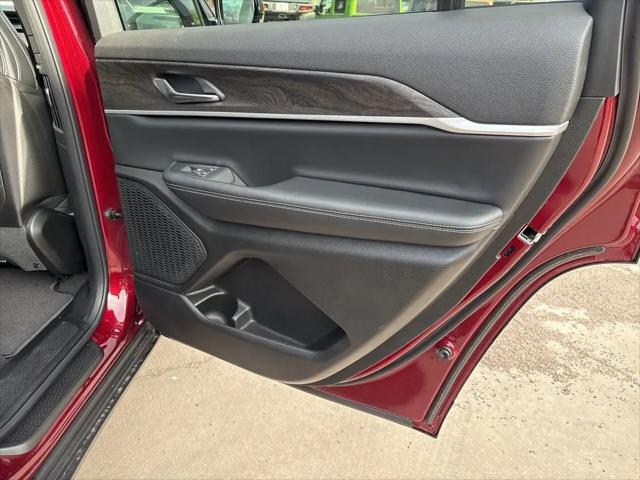 2026 Jeep Grand Cherokee L Altitude 4x4