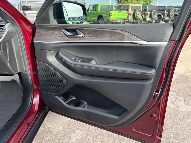2026 Jeep Grand Cherokee L Altitude 4x4