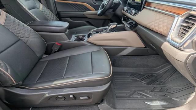 2023 GMC Canyon 4WD Crew Cab Short Box Denali