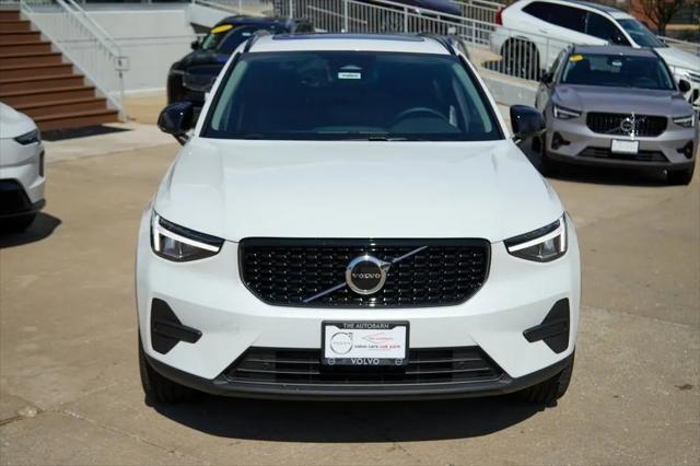 2026 Volvo XC40 Core, B5 AWD Gas (mild hybrid), Dark