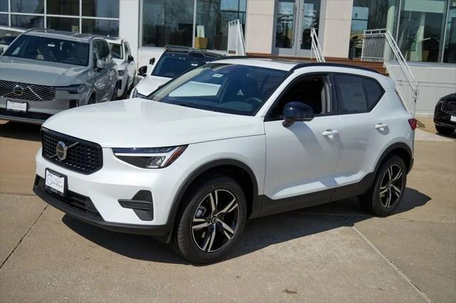 2026 Volvo XC40 Core, B5 AWD Gas (mild hybrid), Dark