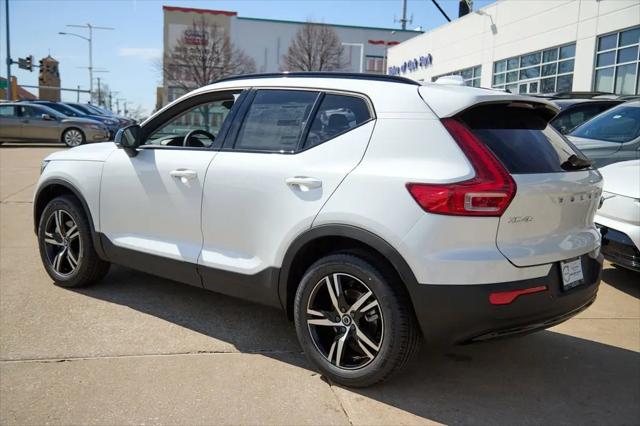 2026 Volvo XC40 Core, B5 AWD Gas (mild hybrid), Dark