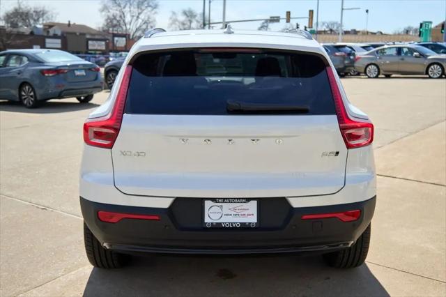 2026 Volvo XC40 Core, B5 AWD Gas (mild hybrid), Dark