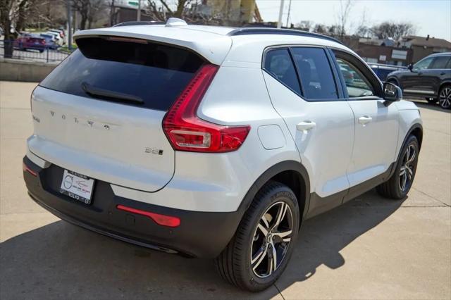 2026 Volvo XC40 Core, B5 AWD Gas (mild hybrid), Dark
