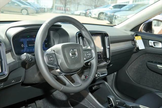 2026 Volvo XC40 Core, B5 AWD Gas (mild hybrid), Dark