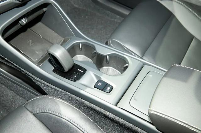 2026 Volvo XC40 Core, B5 AWD Gas (mild hybrid), Dark
