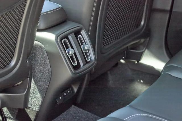 2026 Volvo XC40 Core, B5 AWD Gas (mild hybrid), Dark