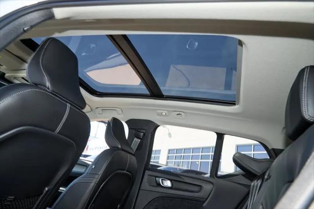 2026 Volvo XC40 Core, B5 AWD Gas (mild hybrid), Dark