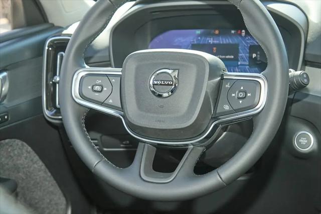 2026 Volvo XC40 Core, B5 AWD Gas (mild hybrid), Dark