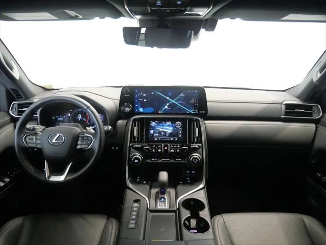 2025 Lexus LX Overtrail
