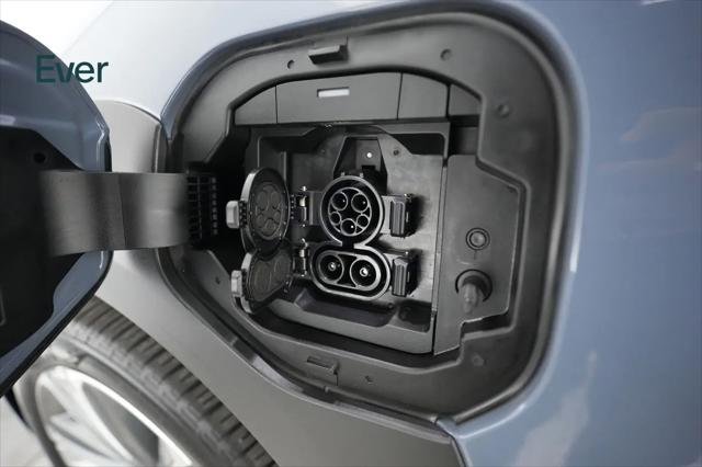 2023 Subaru Solterra Touring