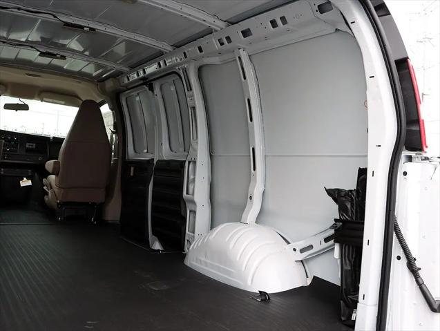 2026 Chevrolet Express Cargo Van 2500 Regular Wheelbase, WT, RWD