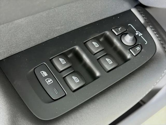 2026 Volvo XC60 B5 Core