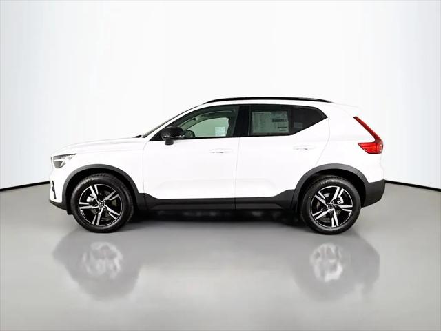 2026 Volvo XC40 Core, B5 AWD Gas (mild hybrid), Dark