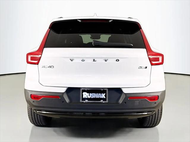 2026 Volvo XC40 Core, B5 AWD Gas (mild hybrid), Dark
