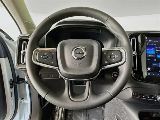 2026 Volvo XC40 Core, B5 AWD Gas (mild hybrid), Dark