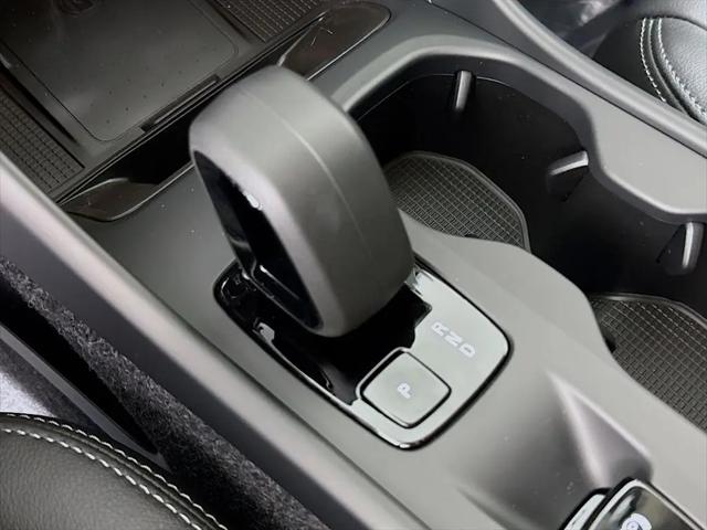 2026 Volvo XC40 Core, B5 AWD Gas (mild hybrid), Dark