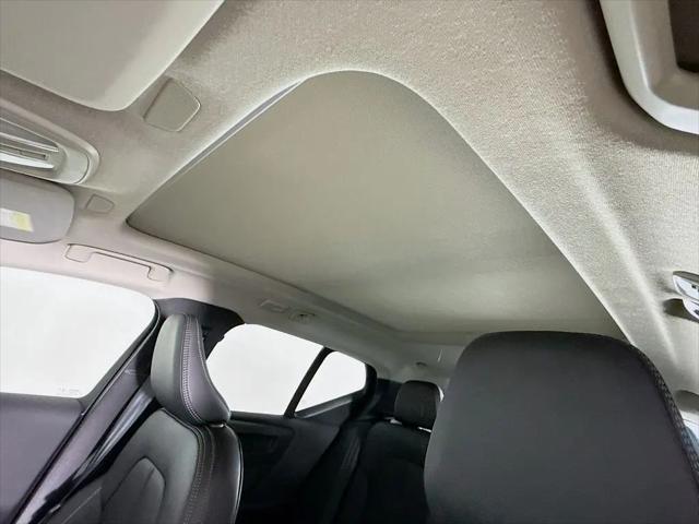 2026 Volvo XC40 Core, B5 AWD Gas (mild hybrid), Dark