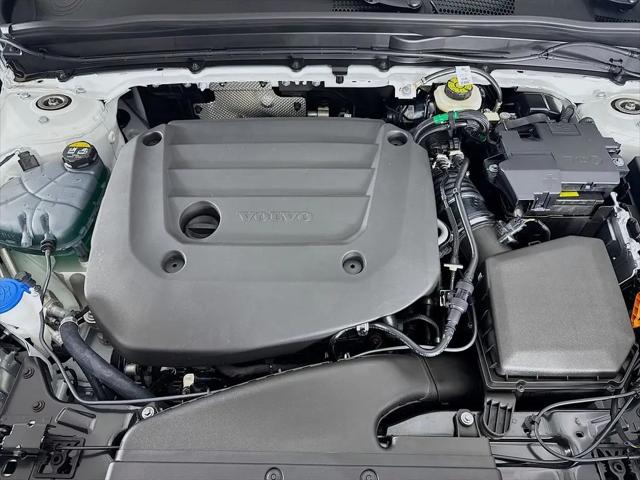 2026 Volvo XC40 Core, B5 AWD Gas (mild hybrid), Dark
