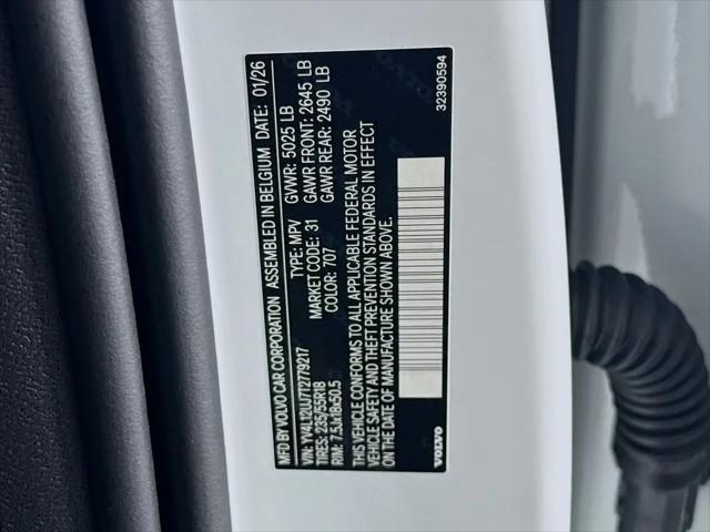 2026 Volvo XC40 Core, B5 AWD Gas (mild hybrid), Dark