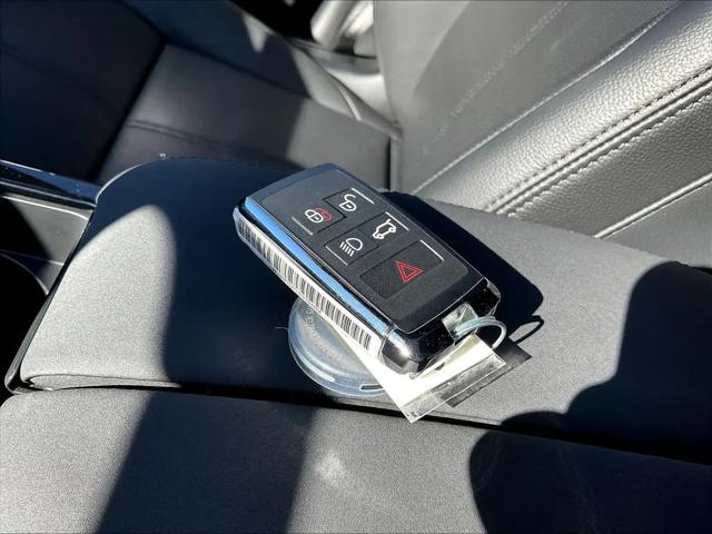 2026 Land Rover Range Rover Velar P250 Dynamic SE