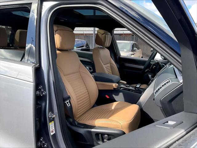 2025 Land Rover Discovery P300 Dynamic SE