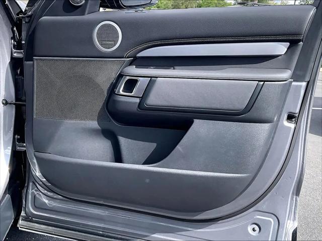 2025 Land Rover Discovery P300 Dynamic SE